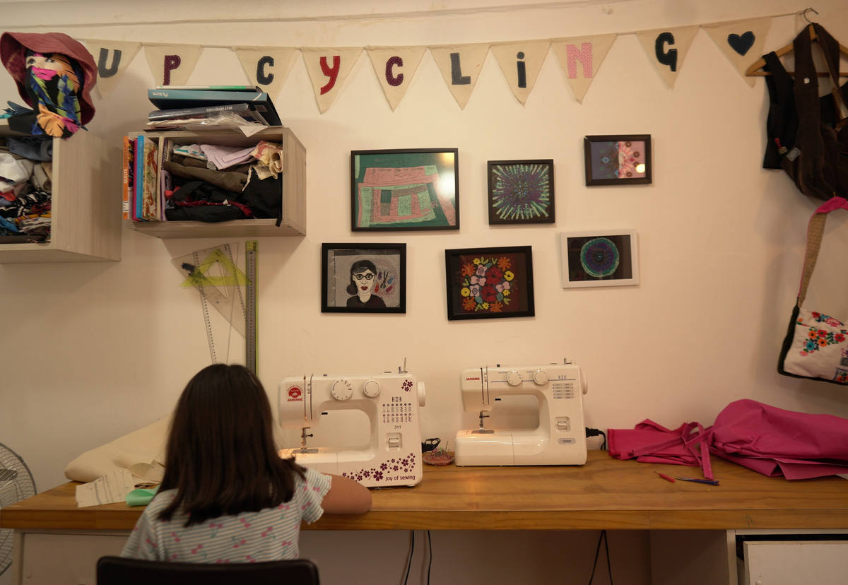 Taller de costura con máquinas